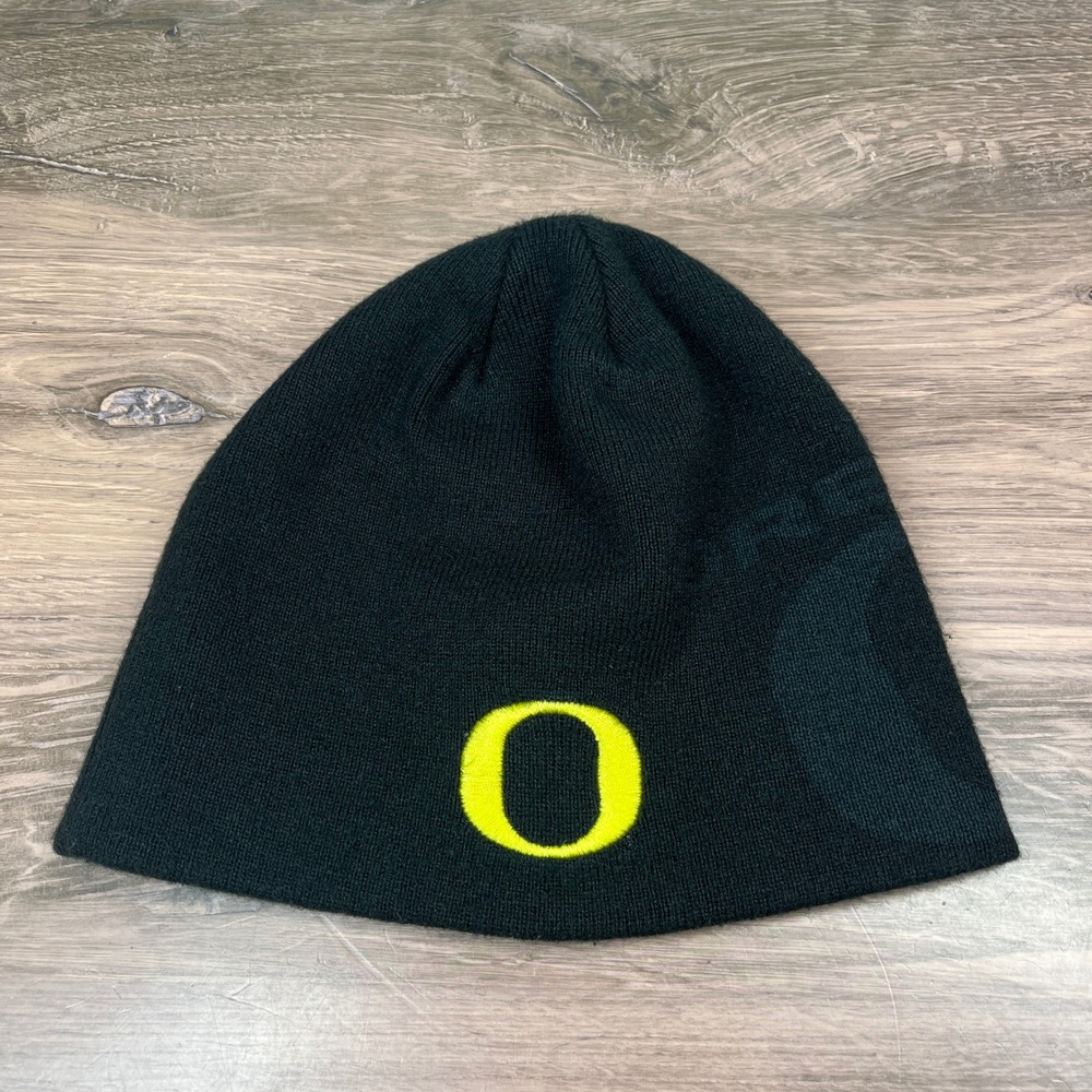 Nike Beanie U of O Oregon Ducks Black Yellow Tonal Jaquard Logo Knit Hat OS